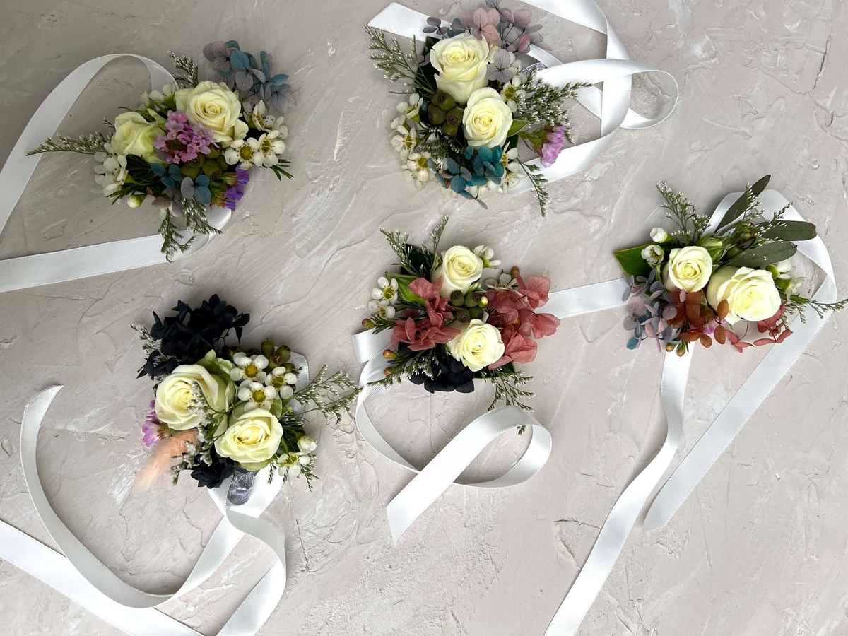 Corsages and Buttonholes: The Complete Guide to Wearable Flowers