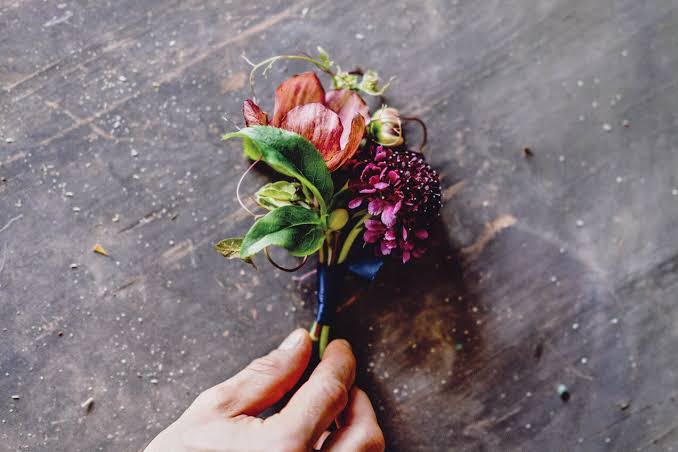 Corsages and Buttonholes: The Complete Guide to Wearable Flowers

